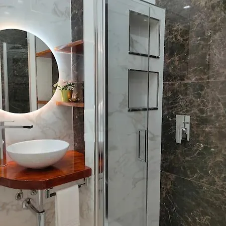 Lovely Independent Mini *